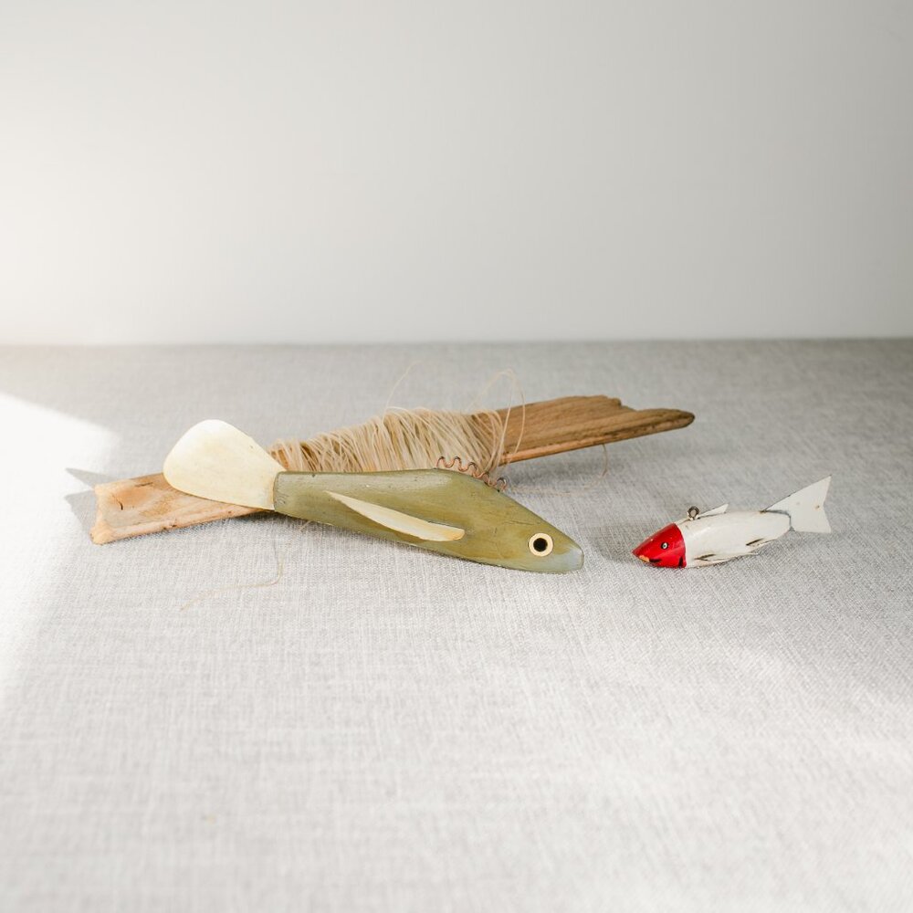 Vintage Leroy Howell Ice Fishing Lures Set With String & Wooden Holder